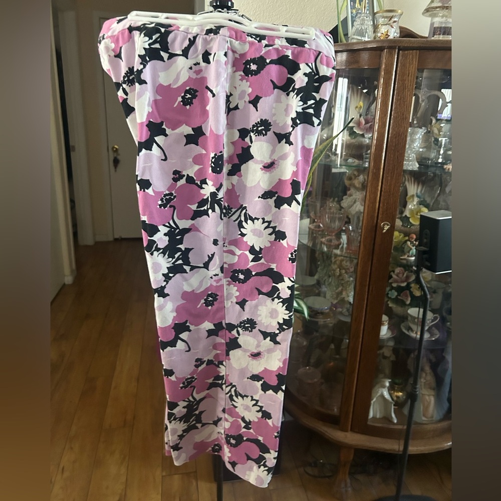 Madison & Max Floral Pants, 97% Cotton And 3% Spandex Size 12.
